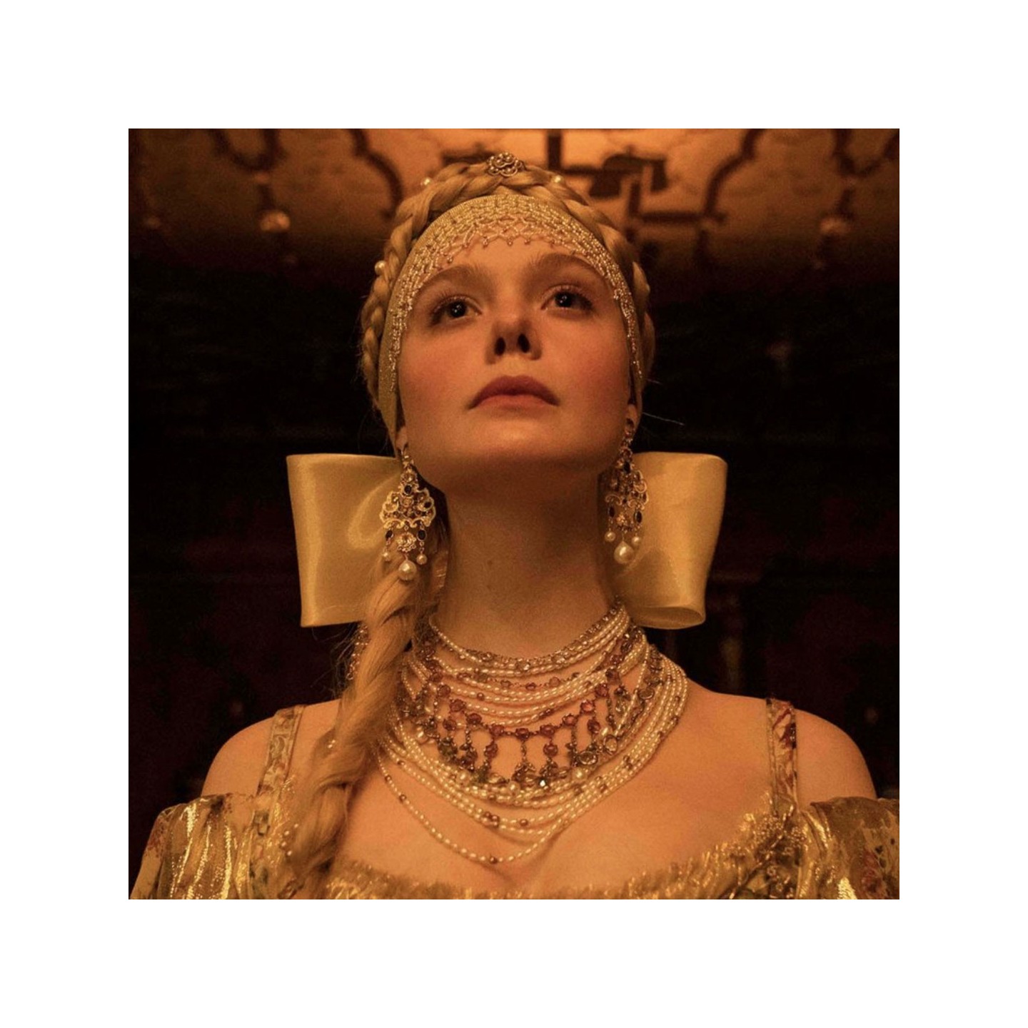 "The Great", Elle Fanning. Orecchini collezione Cinema