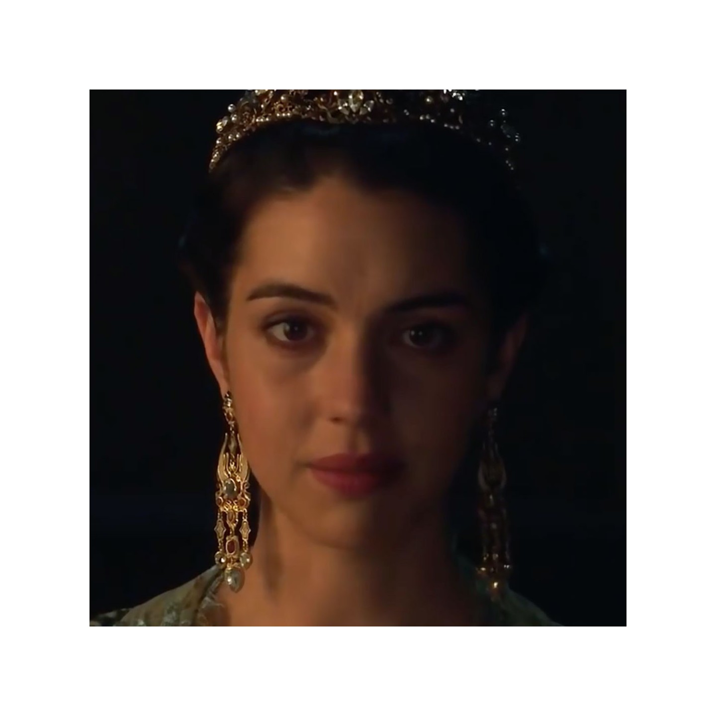 "The Reign", Adelaide Kane. Orecchini collezione Cinema