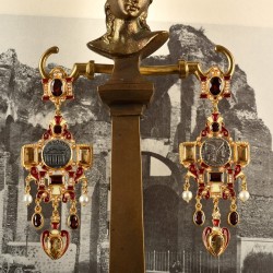 The Capitoline wolf and Ermes earrings, handmade in Italy by Percossi Papi with natural stone