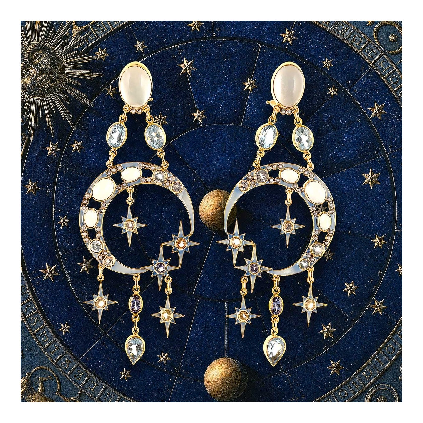 Orecchini Lune, collezione sole e luna. Realizzati a mano in Italia da Percossi Papi con pietre naturali.