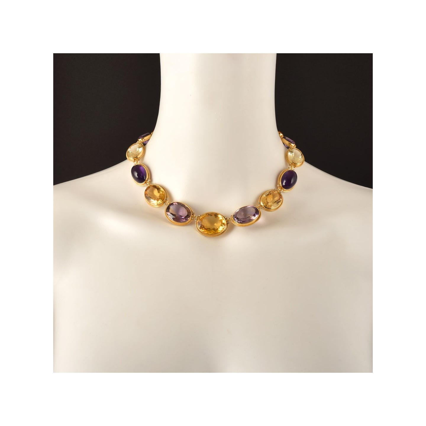 Collana neoclassica, realizzata in Italia da Percossi Papi con pietre naturali