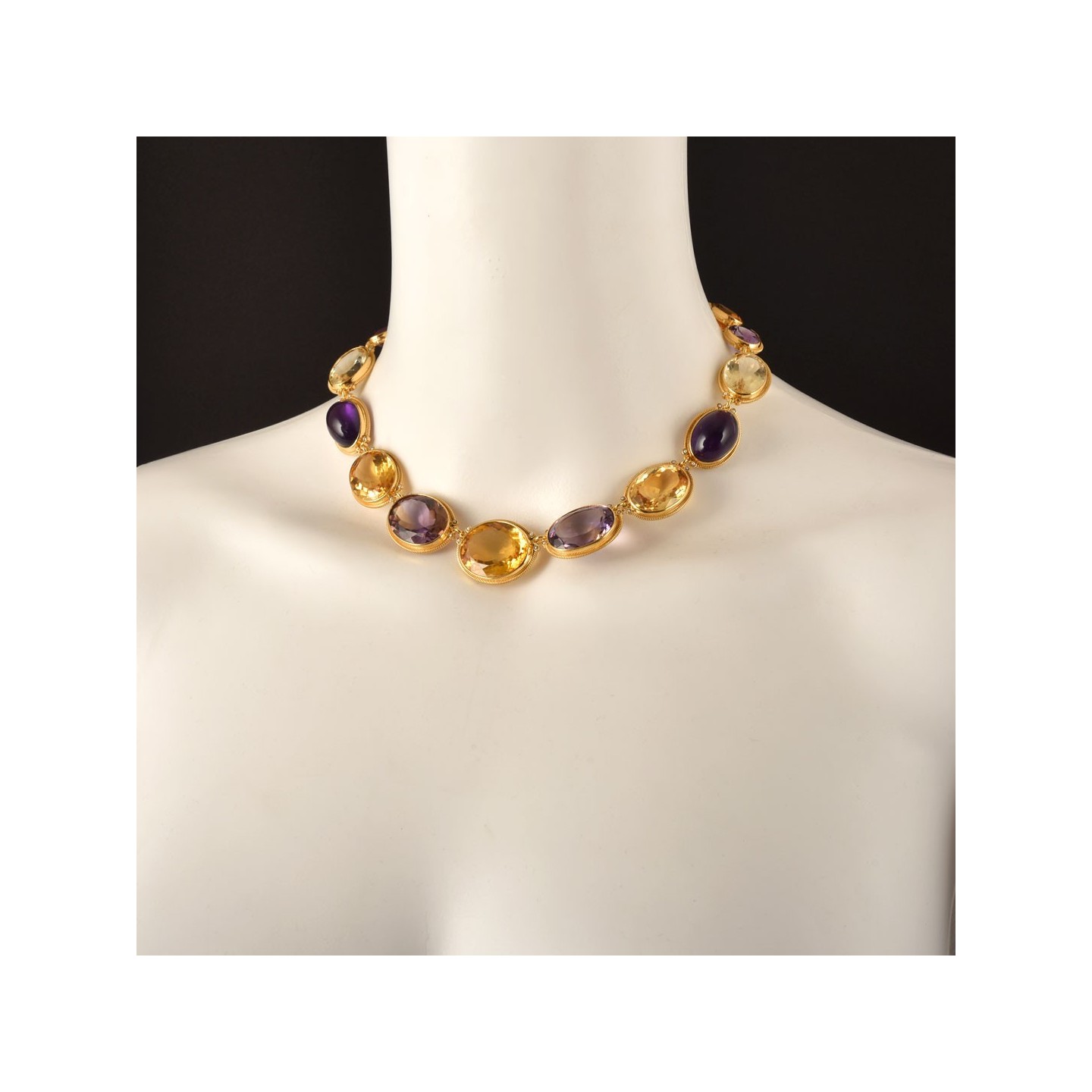 Collana neoclassica, realizzata in Italia da Percossi Papi con pietre naturali