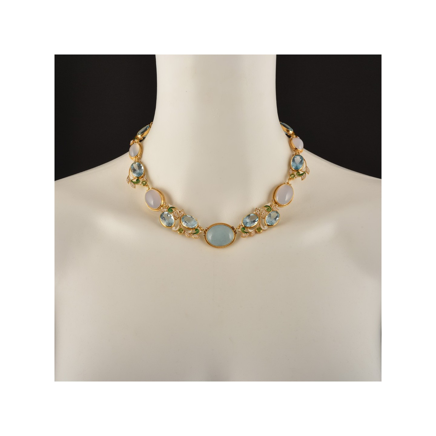 Floral necklace, handmade in Italy by Percossi Papi with natural stones