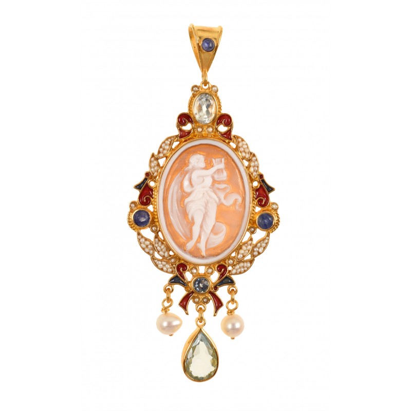 Neoclassical cameo pendant