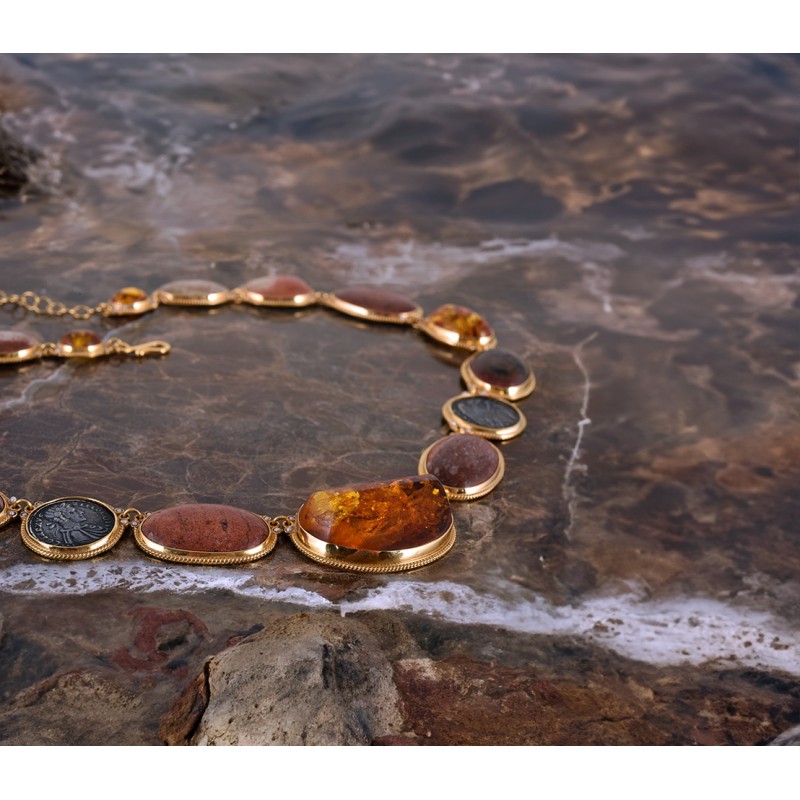 Collana con pietre Egee, emozioni e memorie raccolte su una spiaggia a Creta