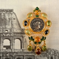 Spilla Romana realizzata a mano in Italia da Percossi Papi con moneta