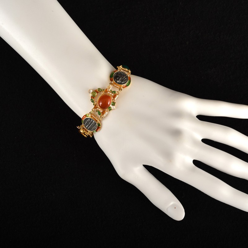 Bracciale con monete romane, realizzato in Italia da Percossi Papi con pietre naturali