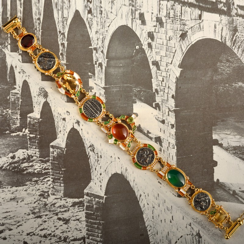 Bracciale con monete romane, realizzato in Italia da Percossi Papi con pietre naturali