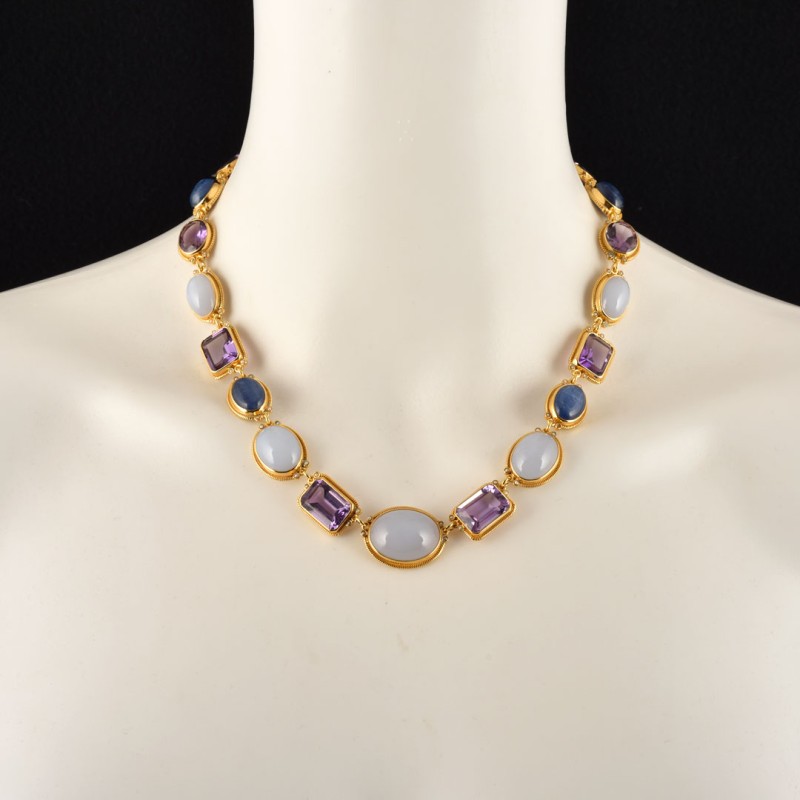 Collana neoclassica, realizzata in Italia da Percossi Papi con pietre naturali