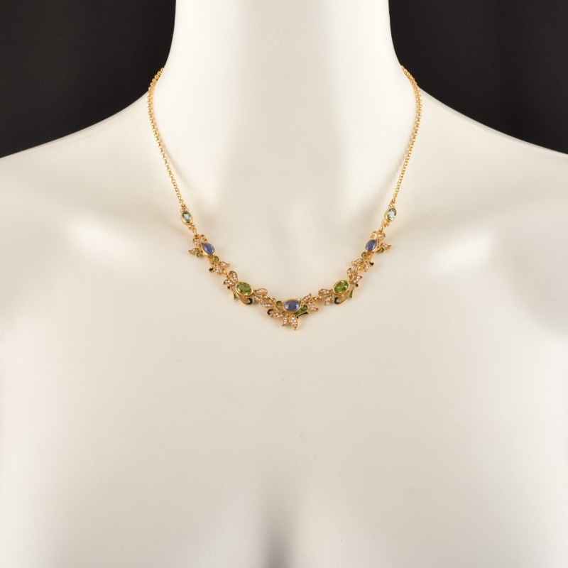 Collana floreale, realizzatq a mano in Italia da Percossi Papi con pietre naturali