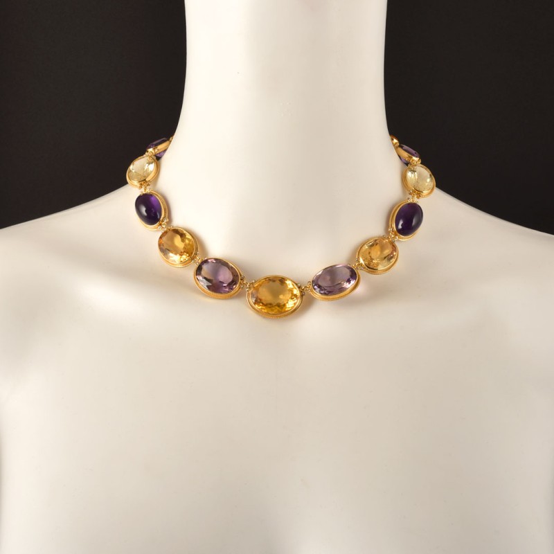 Collana neoclassica, realizzata in Italia da Percossi Papi con pietre naturali