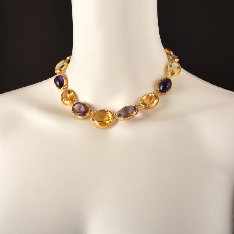 Collana neoclassica, realizzata in Italia da Percossi Papi con pietre naturali